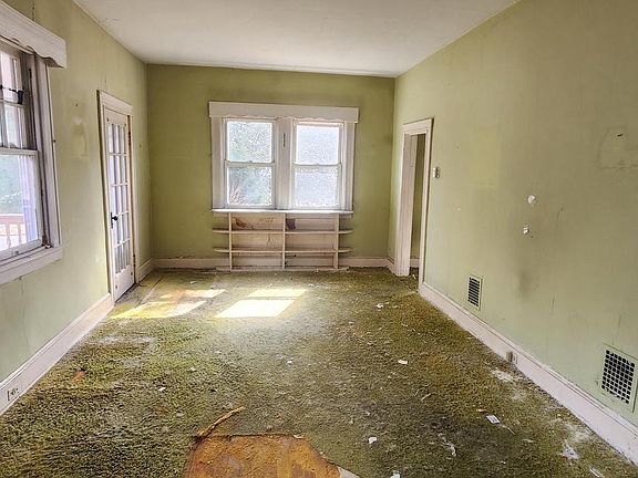 3rd image of 820 Cedarcroft Rd