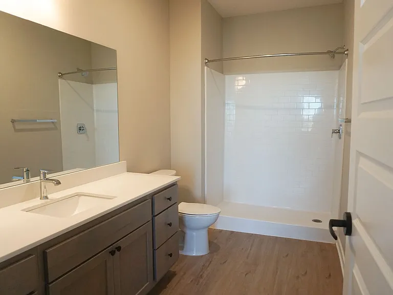 Level at Village Gardens — Photo 91
