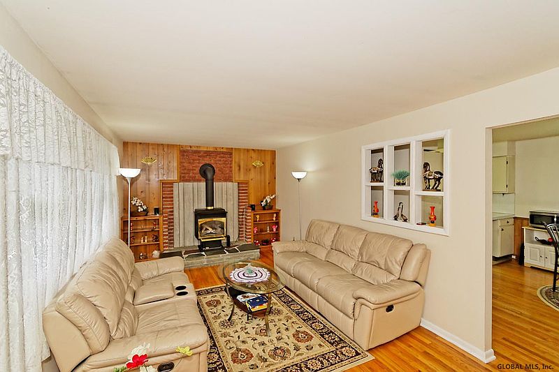 4th image of 5 GLADWISH Avenue
