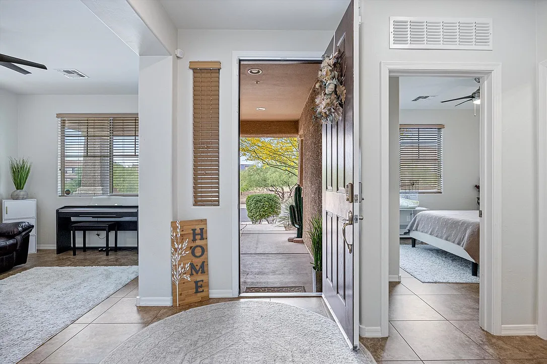 6 bed, 3664 sqft, $3,750 — Photo 4
