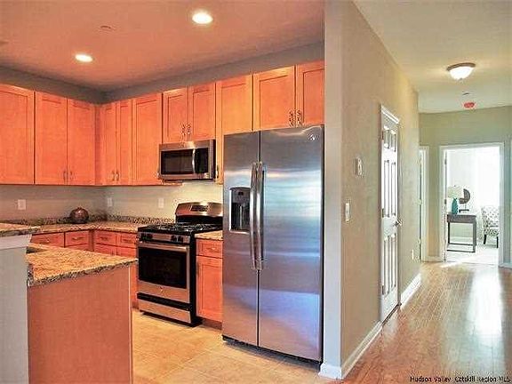 5th image of 608 Commons Ln #608