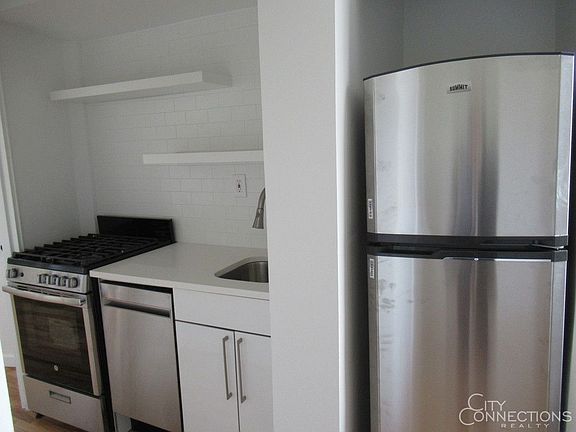 4th image of 255 6th Ave APT 4A