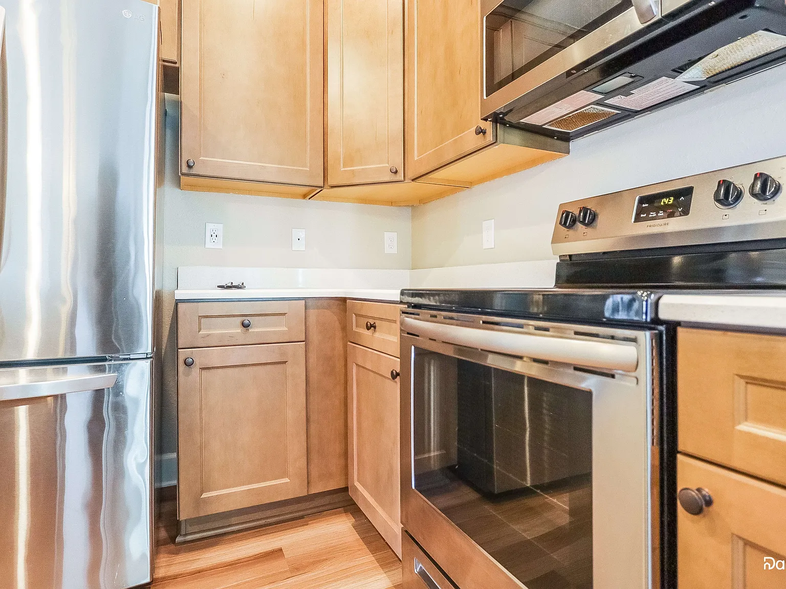 3 bed, 2.0 bath, 1266 sqft, $2,060 — Photo 2
