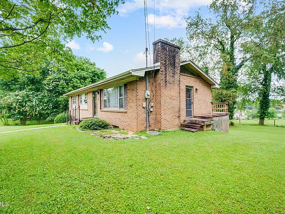 3rd image of 230 Russell Rd