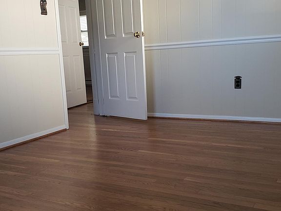 3rd image of 9516 5th Pl Floor 1