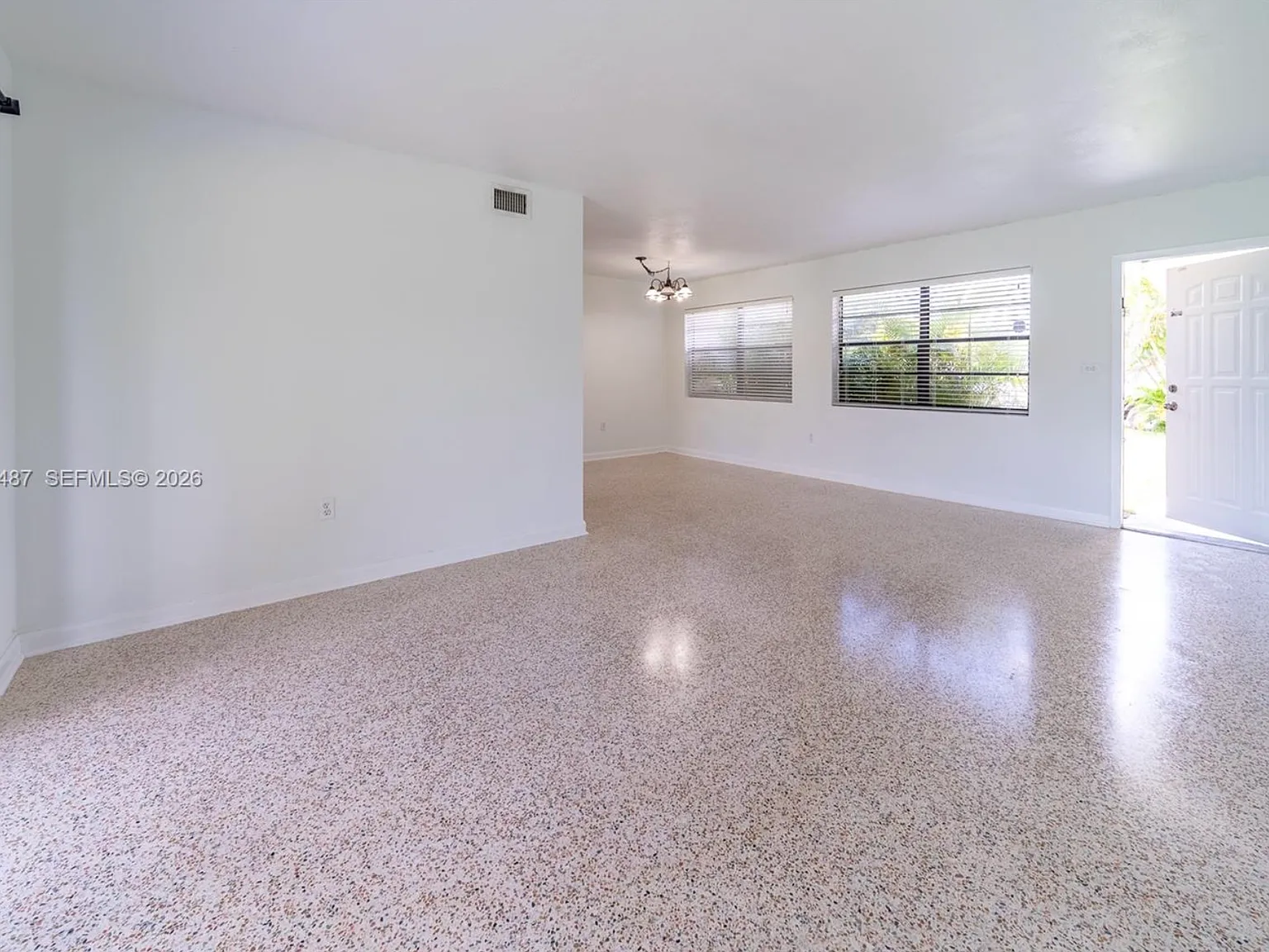 3 bed, 1202 sqft, $3,750 — Photo 4