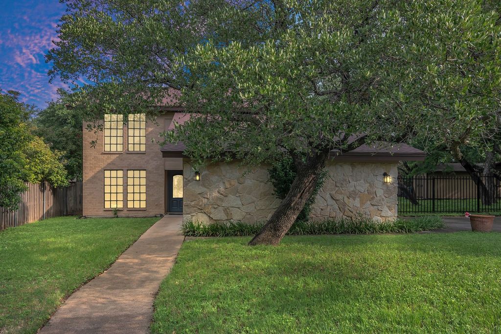 7804 Skylake Dr, Fort Worth, TX - View 2