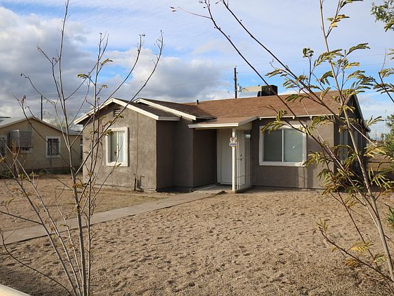 Large Front Yard!