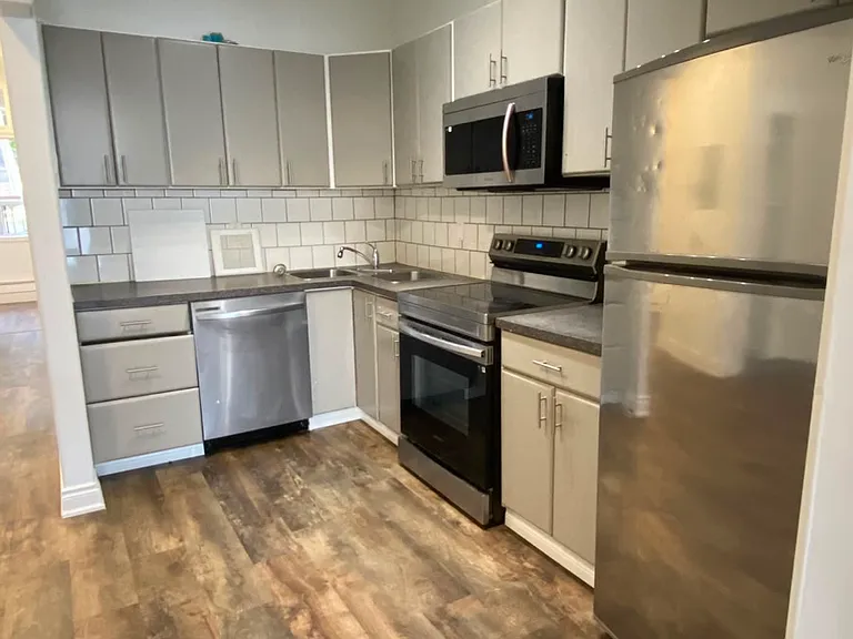 590 Main St E #4 — Photo 4