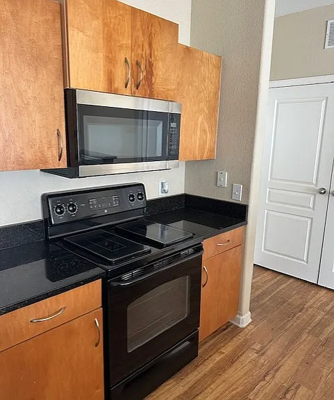 8290 Gate Pkwy #504 — Photo 7
