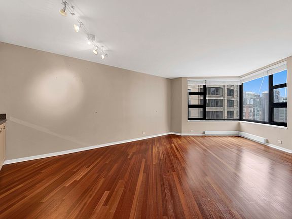 5th image of 401 E Ontario St APT 3004