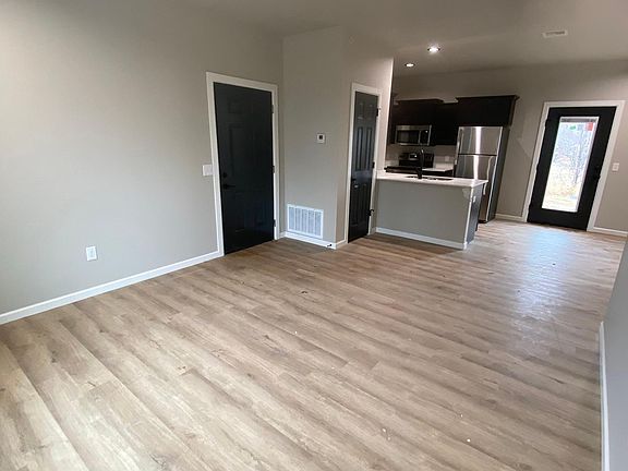 3rd image of 207 S Cstar Blvd