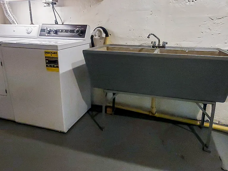 Washer/Dryer/Water Bill included