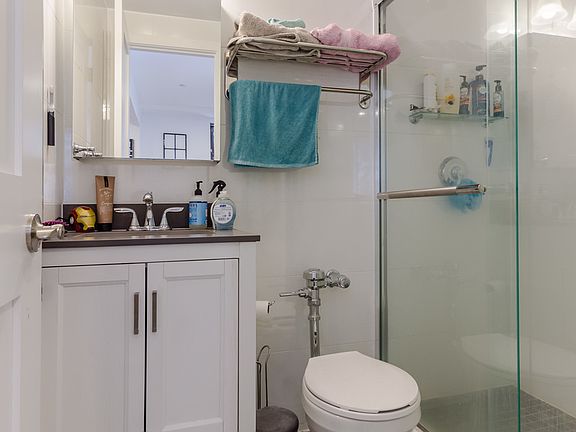 4th image of 969 57th St #2F