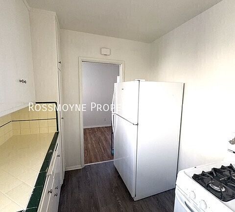 4th image of 6046 Romaine St APT 1
