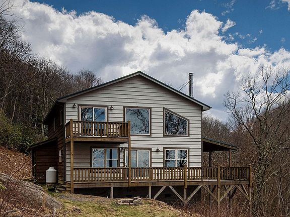 3rd image of 2955 Round Mountain Rd