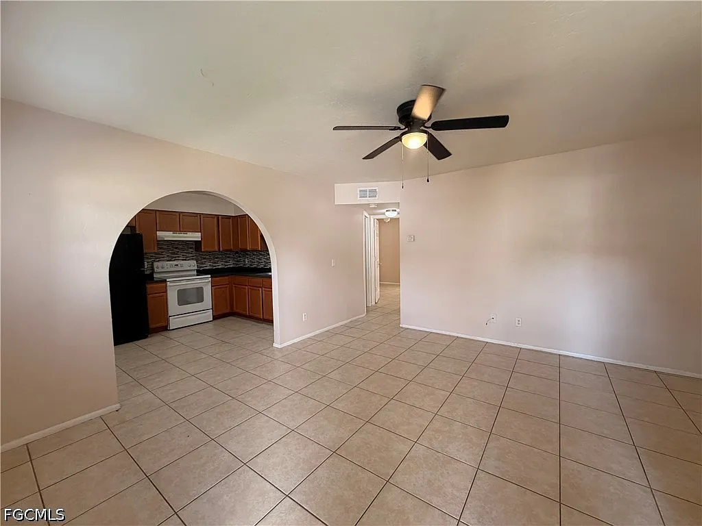 2 bed, 1.0 bath, 741 sqft, $1,200 — Photo 4