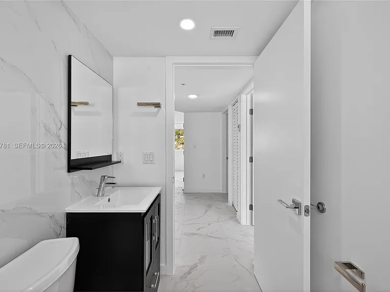 1552 Euclid Ave #8 — Photo 10