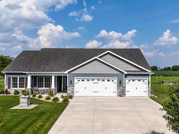 4755 S Longmeadow Dr, Columbia City, IN 46725