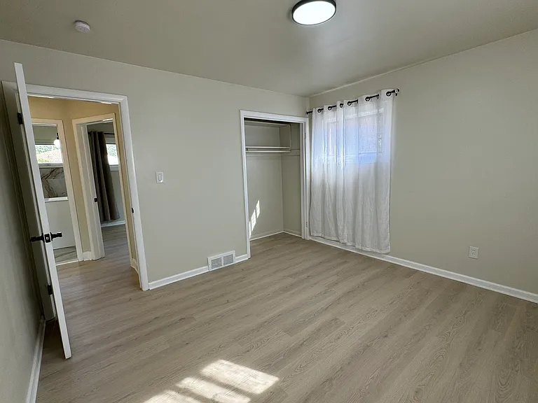 9914 Fox Ave — Photo 15