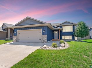 3005 S Keyrell Dr, Sioux Falls, SD 57106