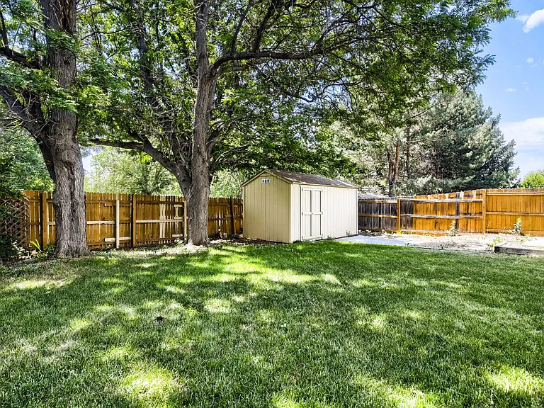 329 Chinook Ave — Photo 25