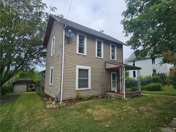 14 Monroe St, Silver Creek, NY 14136