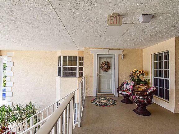 3rd image of 700 Lake Orchid Cir APT M201