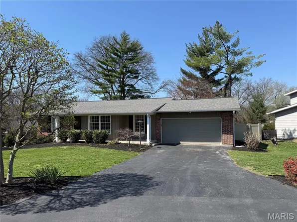 313 Providence Rd, Ballwin, MO 63011