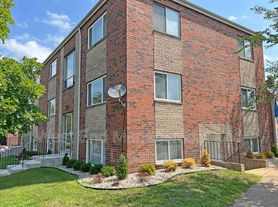 5468 Cologne Ave, Saint Louis, MO