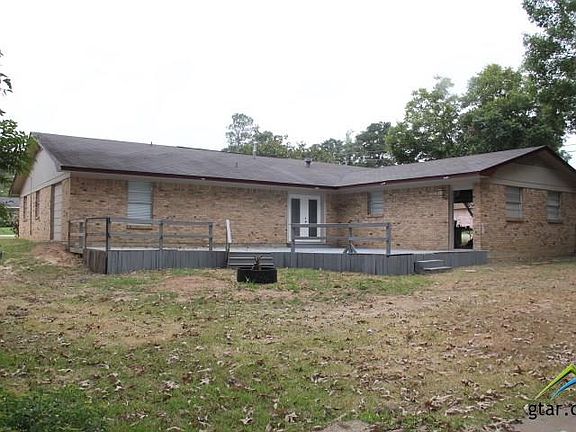 2nd image of 2400 Holly St