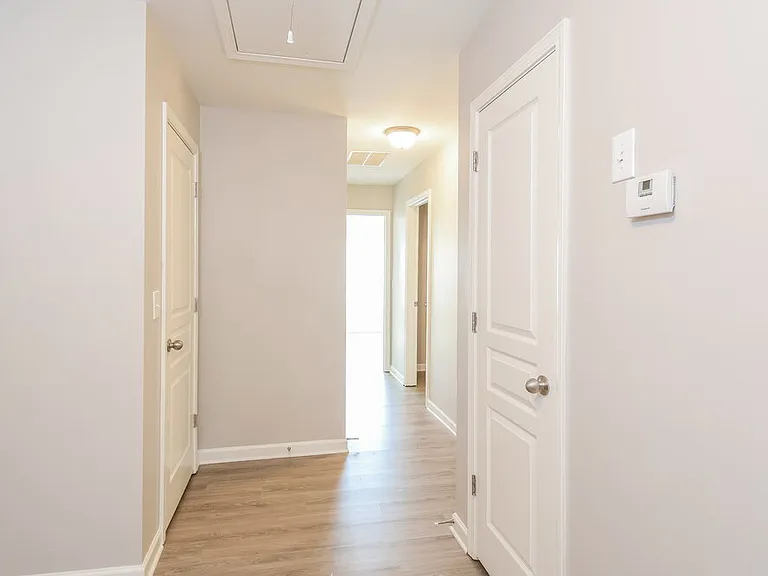121 Townview Dr — Photo 4