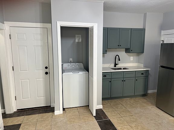 3rd image of 169 Grove St APT 1N