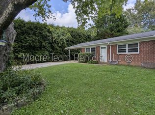 914 Rutledge Anx, Hendersonville, NC 28739