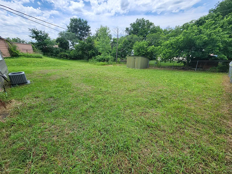1021 Hillside Dr — Photo 10