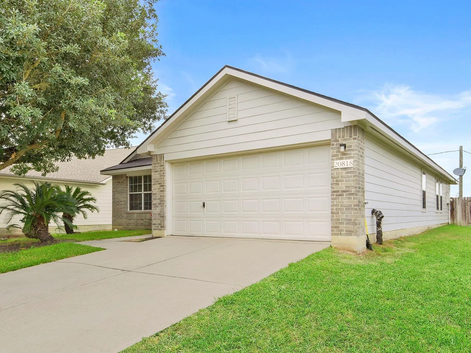 3 bed, 2.0 bath, 1646 sqft, $1,900 — Photo 2