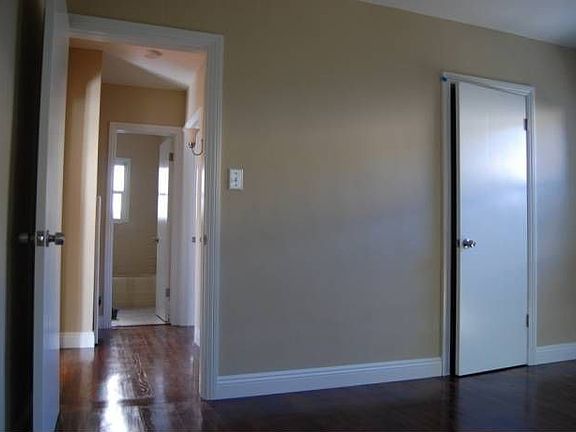 4th image of 1610 Grismer Ave APT B