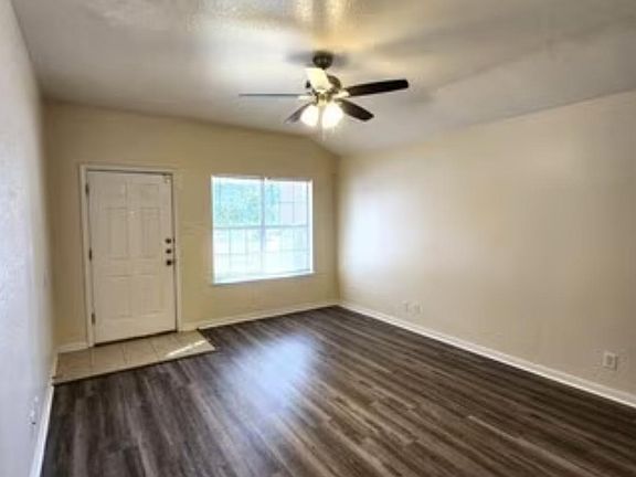 2nd image of 1300 Cinch Dr APT A