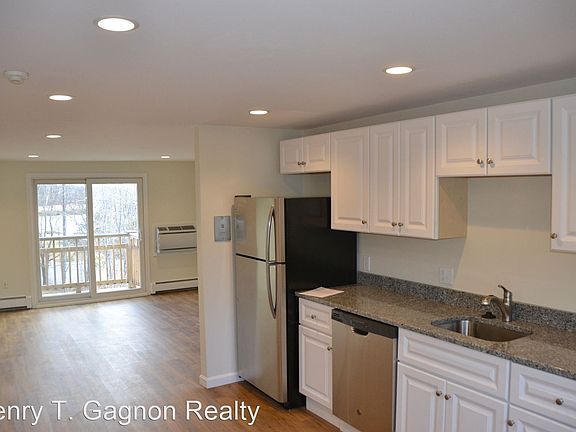 3rd image of 402 Merrimac St Unit 3