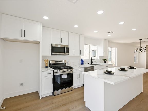 4th image of 529 Dutchman Ave