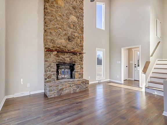 4th image of 1138 Twin Lake Dr