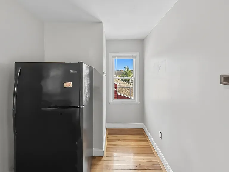 358-362 Weeden St #3 — Photo 12