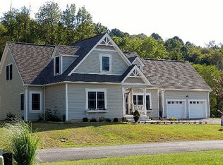 360 Saddletree Ln, Bluefield, WV 24701