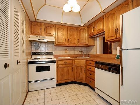 3rd image of 111 Knolls Dr