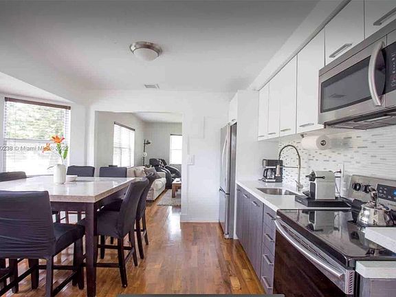 2nd image of 632 S 28th Ave #1