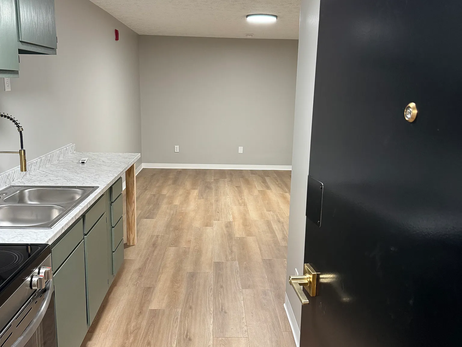 Studio, 350 sqft, $1,200 — Photo 4