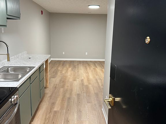 4th image of 135 E Main St APT 15