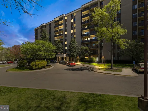 3101 S Manchester St APT 813, Falls Church, VA 22044