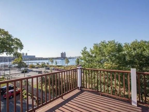 5th image of 537 Sumner St #2