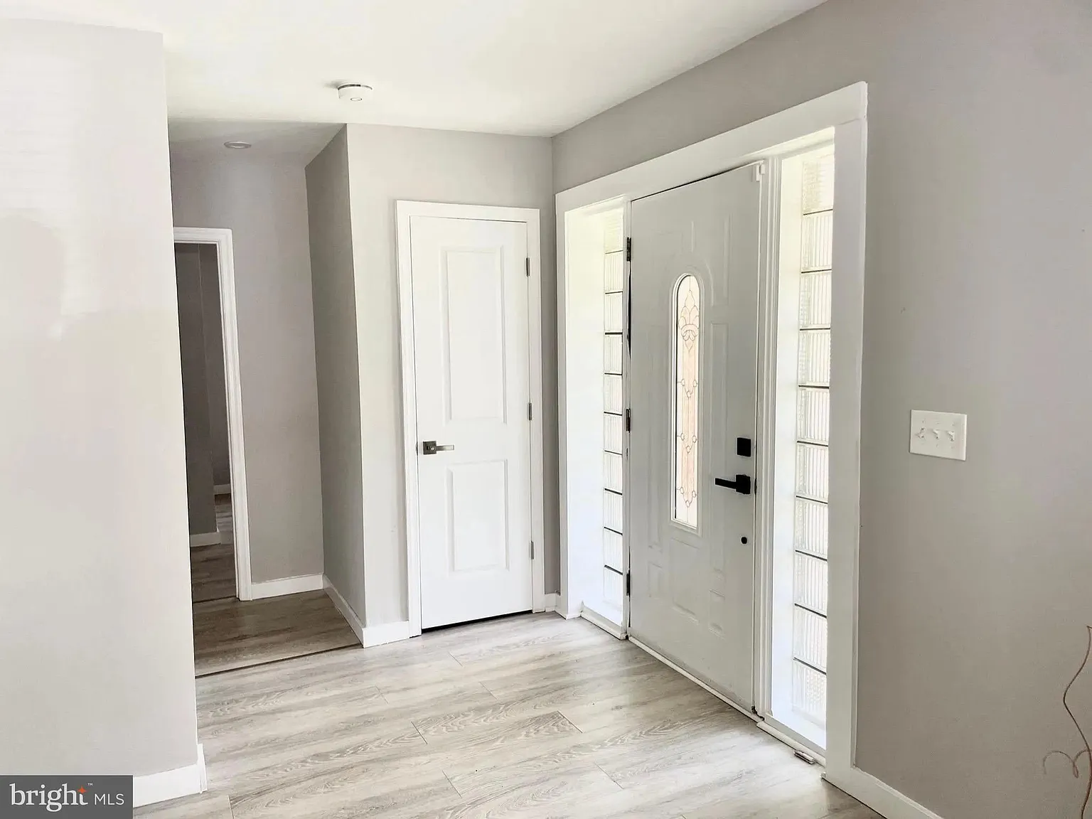4 bed, 2058 sqft, $3,600 — Photo 3
